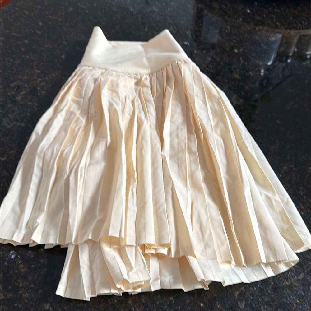 ALO LARGE Elegant Cream Pleated Skirt